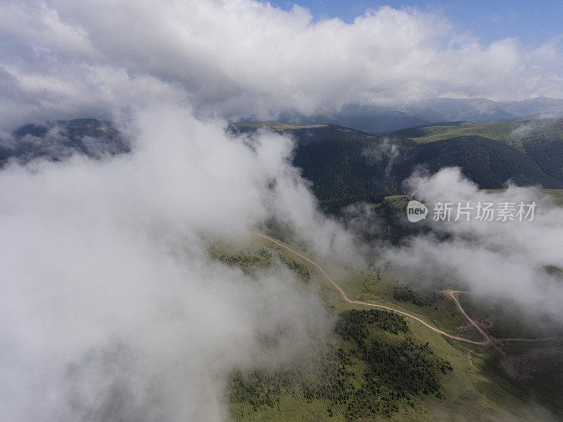 云下山村鸟瞰图