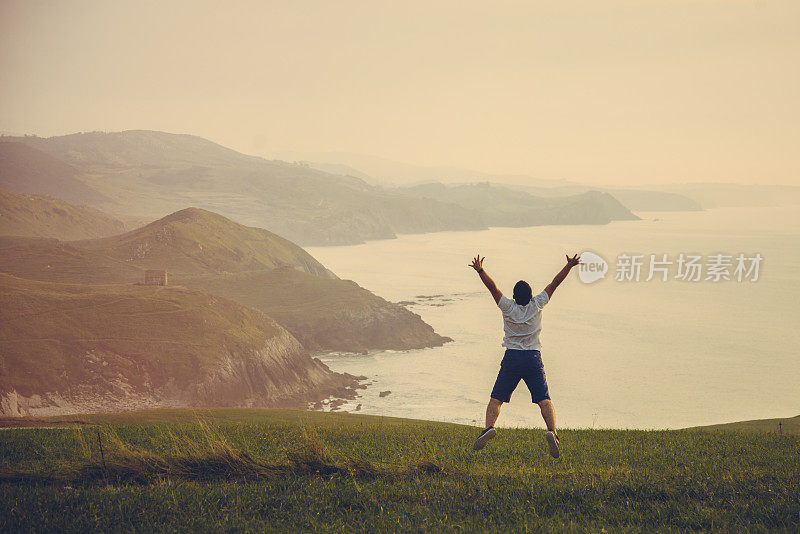 在大海前面