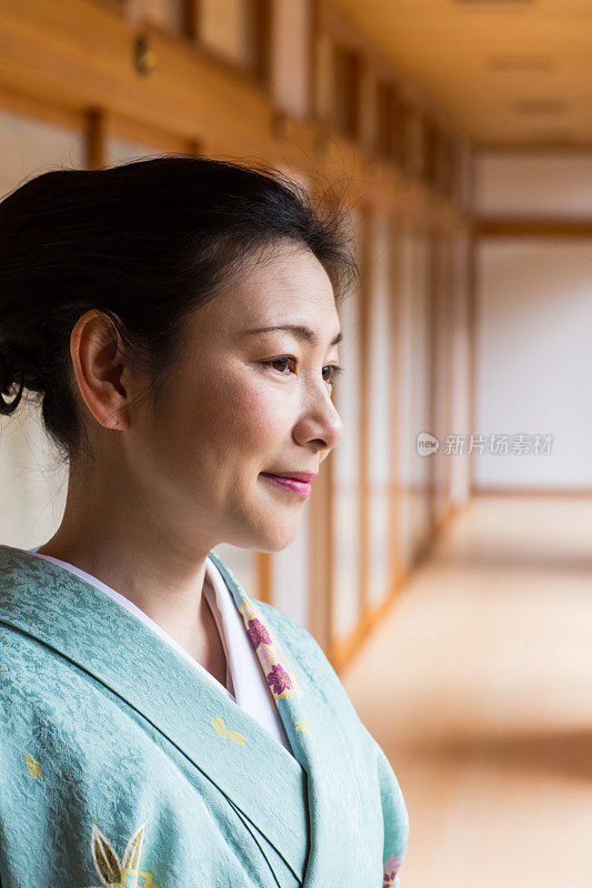 百库曼本千寺的和服女士