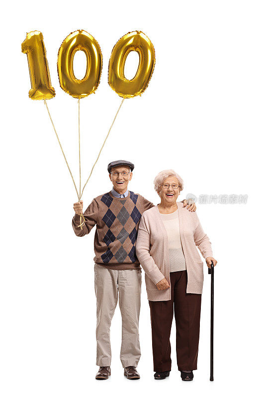 老夫妇用一个金色的数字百的气球