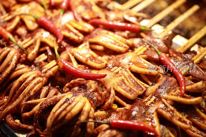 北京菜市场上的街头小吃——鱿鱼和章鱼