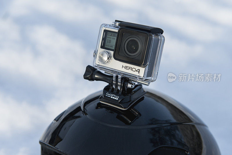 运动头盔上的GoPro相机