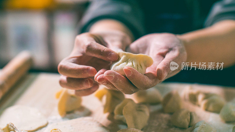 做中国饺子