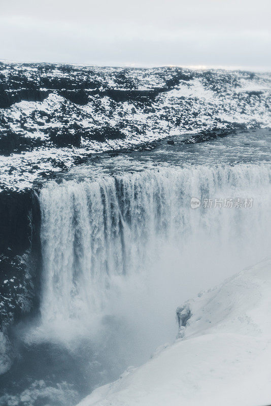 冬季德提福斯瀑布的风景