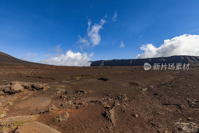 留尼旺岛皮顿德拉福奈斯火山的火山景观