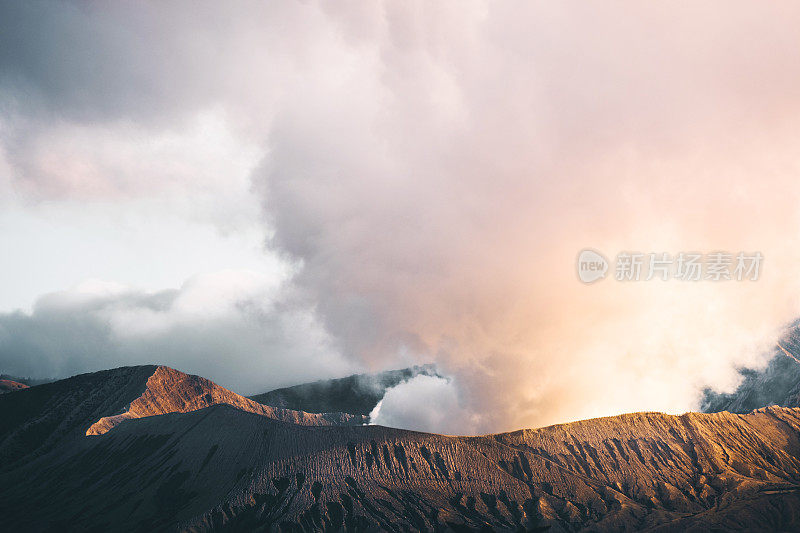 印度尼西亚东爪哇的布罗莫火山日出