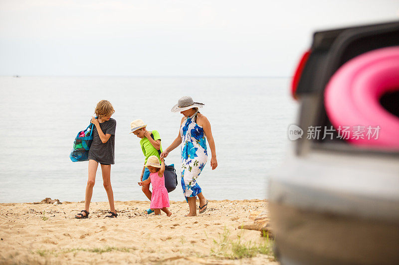 家庭海滩游览