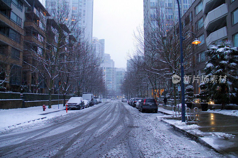 被雪困住的街道