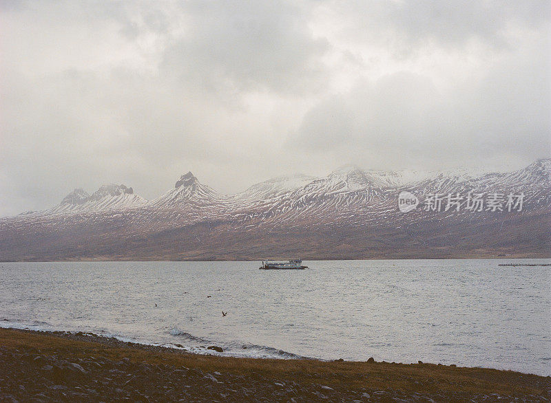 冰岛冬季西峡湾的美景