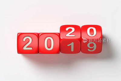 红色骰子在白色背景下从2019年到2020年的变化