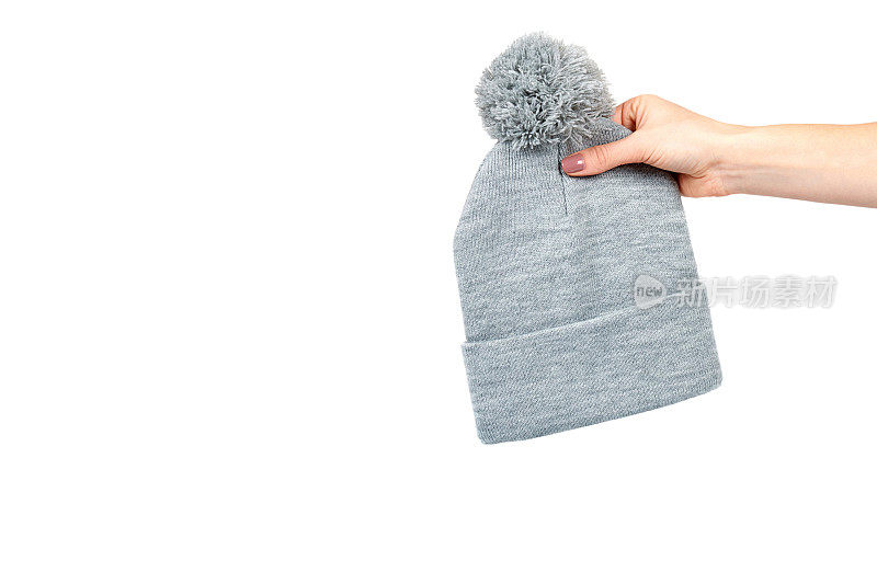 手戴灰色针织帽，保暖羊毛配件。