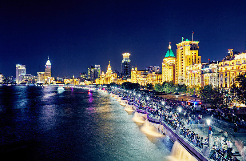 外滩和黄浦江夜景，上海，中国