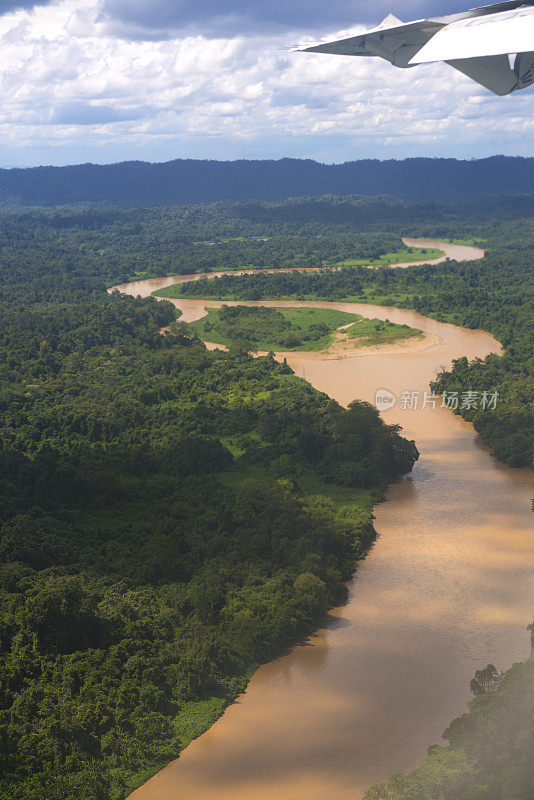 丛林中的婆罗洲河风光