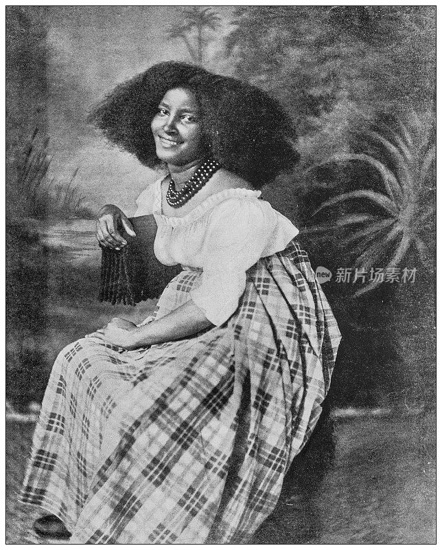 古董黑白照片:马提尼克女人
