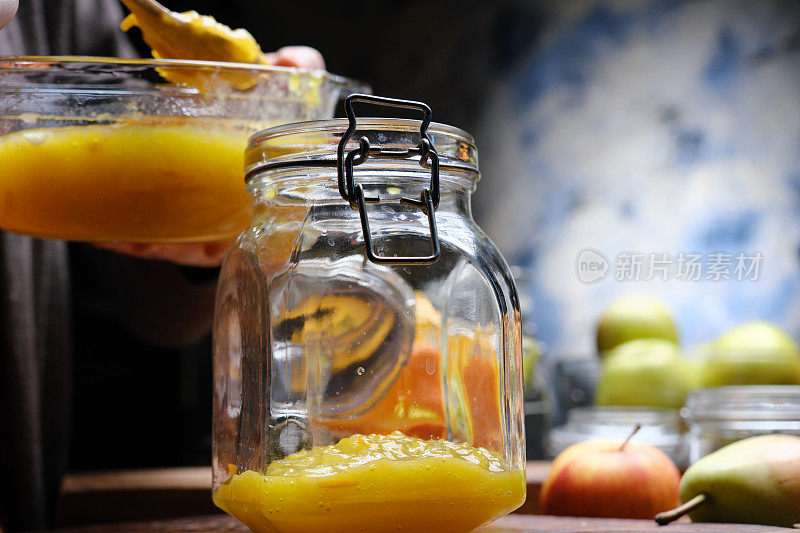 用橙子和苹果自制橘子酱