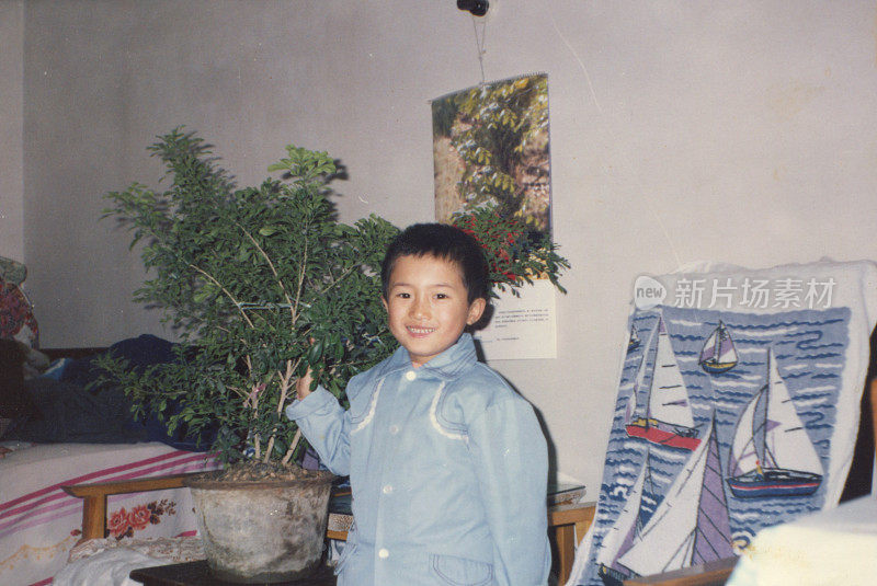 20世纪80年代中国小男孩真实生活的老照片