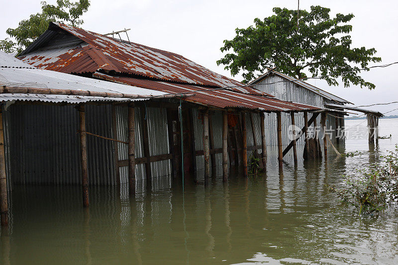 Sylhet的房屋被洪水淹没