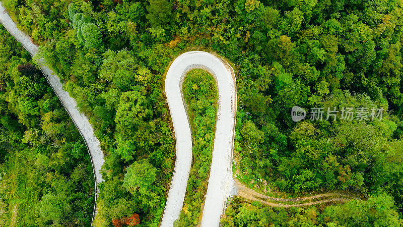 曲线山路