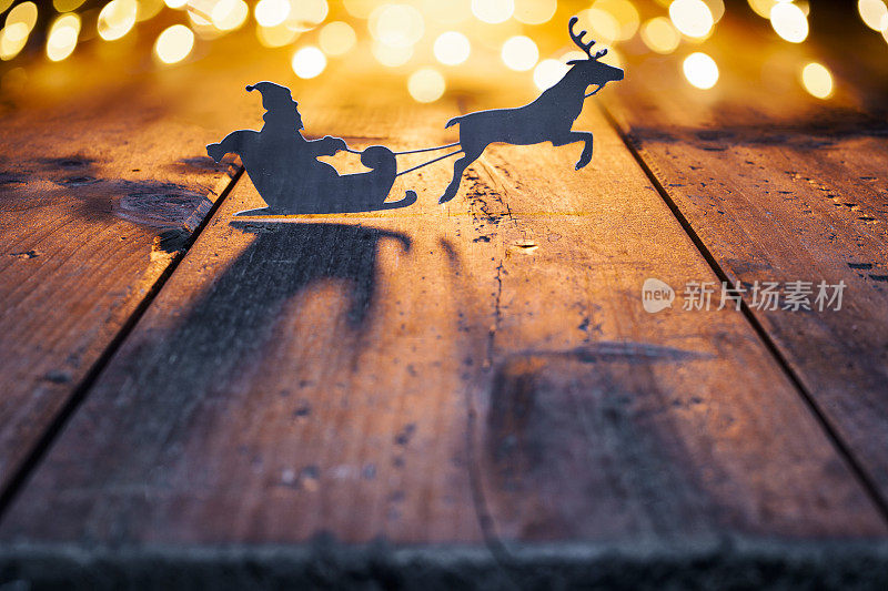 圣诞老人圣诞装饰用的旧木头――驯鹿蜡烛罐卡片