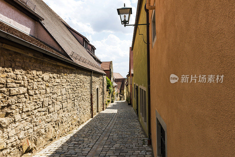 德国陶博河畔罗滕堡小镇上有房子的小巷