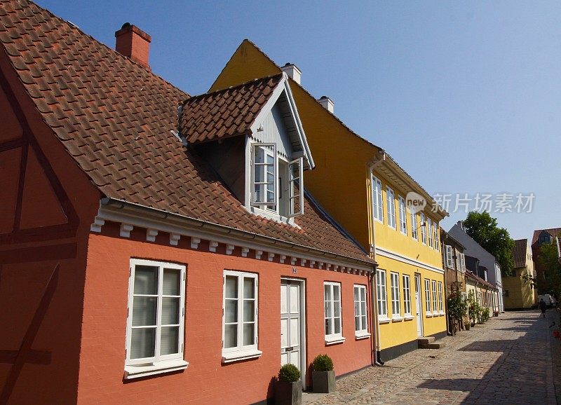 丹麦欧登塞的历史街道，有非常古老的房子
