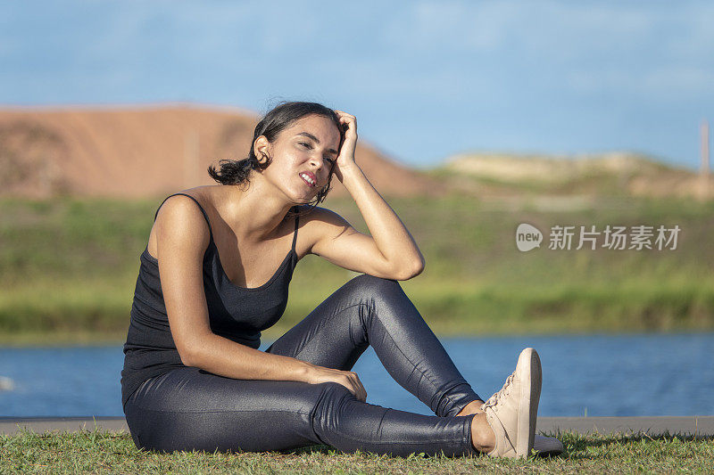 巴西女孩运动后累了