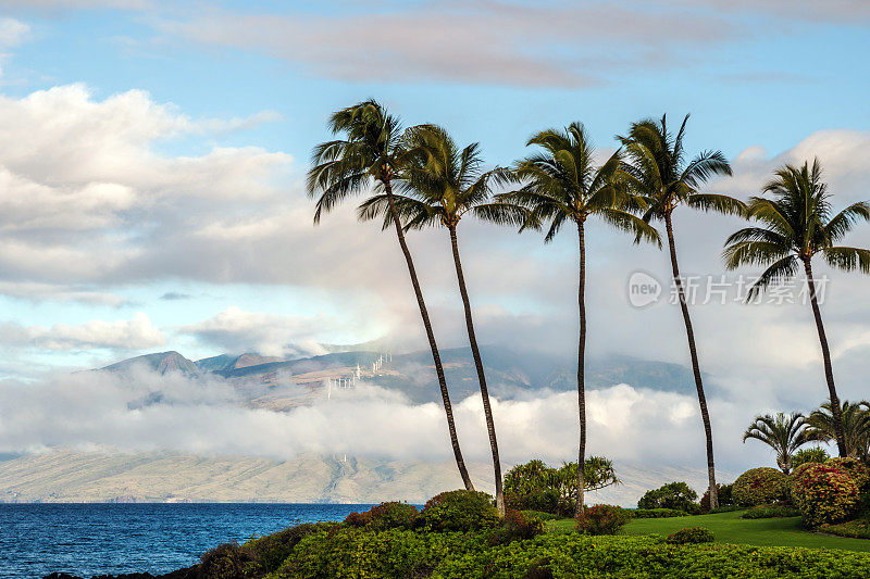 日出和彩虹在波罗海滩，在Wailea，毛伊岛，夏威夷