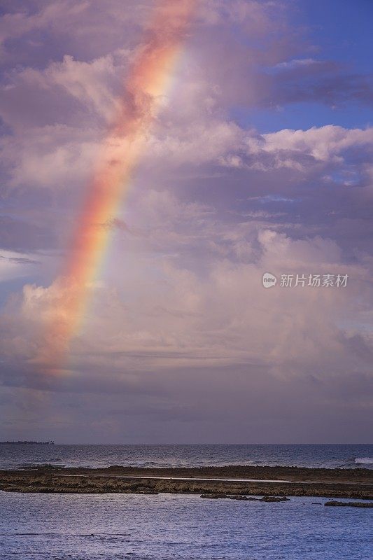 日落时分，巴西东北部巴伊亚的彩虹热带海滩——塞古罗港