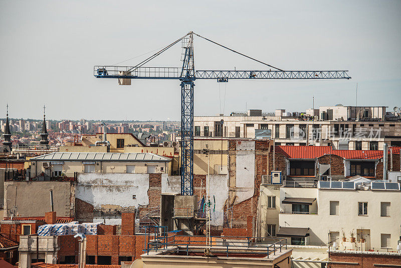 起重机在城市建筑工地