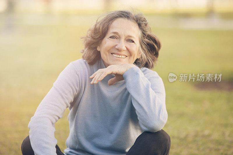 妇女享受户外在布宜诺斯艾利斯城市