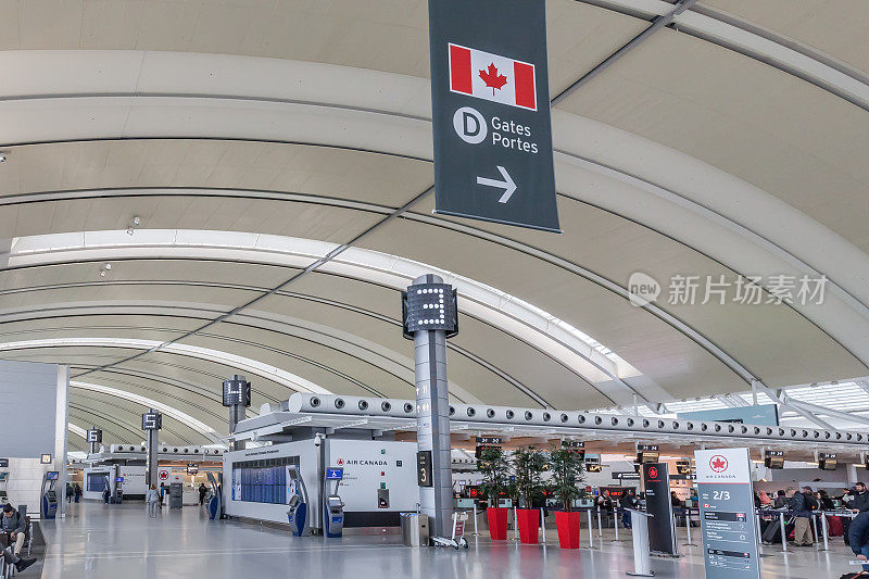 内部视图的多伦多皮尔逊机场在多伦多，加拿大。