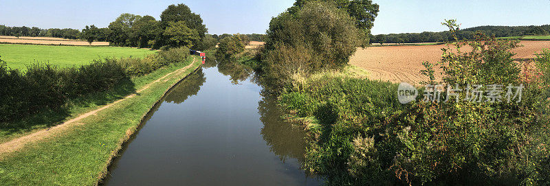 英国中部阿登沃里克郡的斯特拉特福德运河。