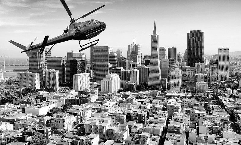 直升机游览旧金山。