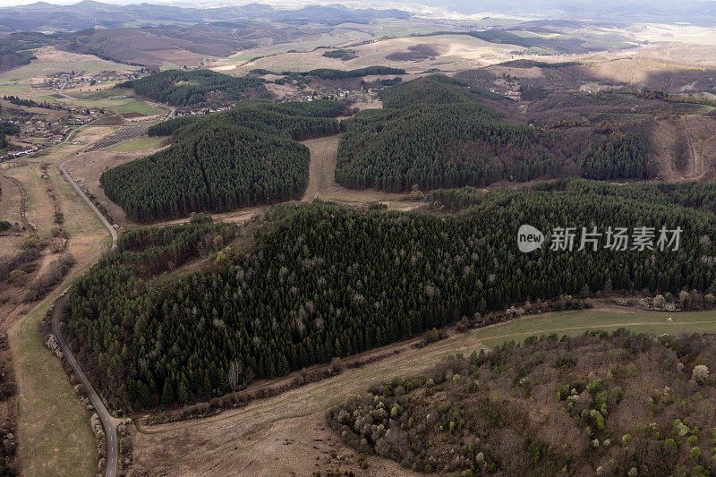 空中公路之旅-森林和山丘