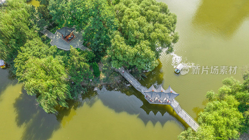 中国河北省石家庄市长安区长安公园和龙泉塔的航拍