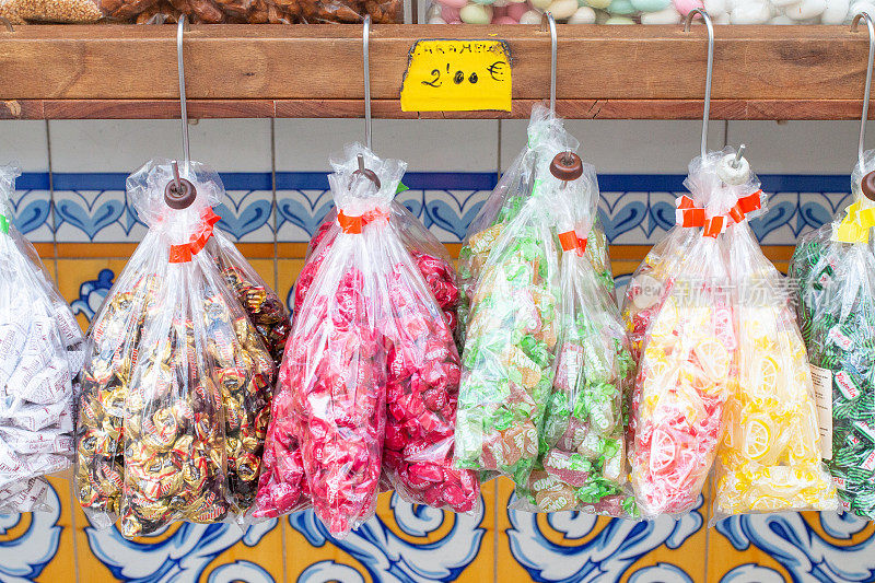 西班牙瓦伦西亚中央市场的糖果袋