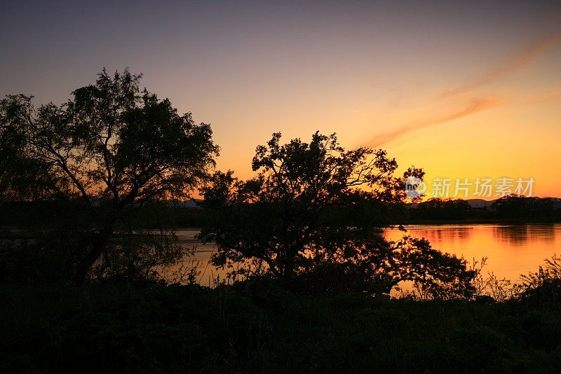 日落时北上河的景色