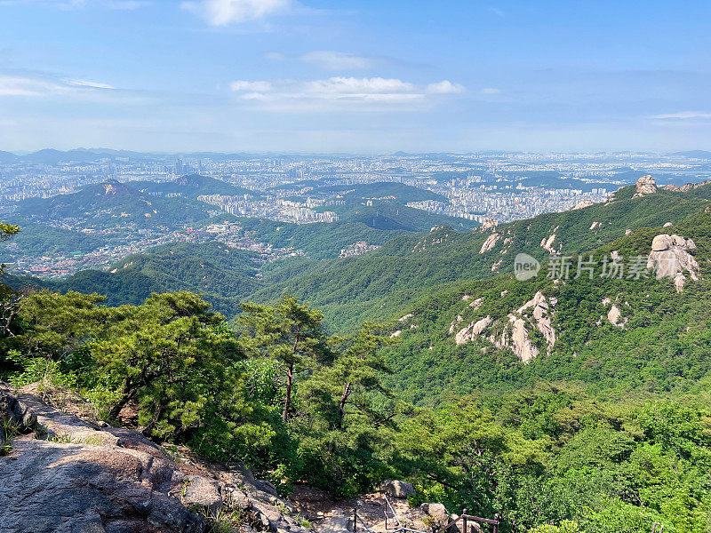 夏季首尔北汉山国立公园