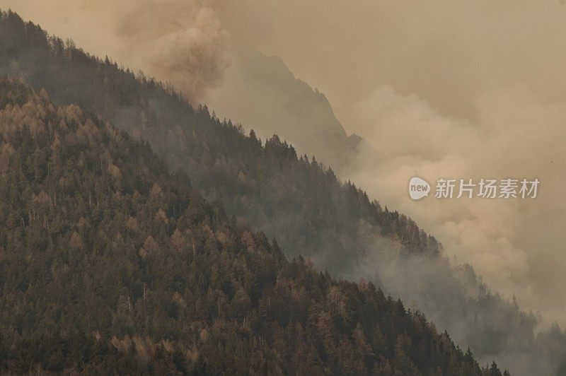 山里的森林大火