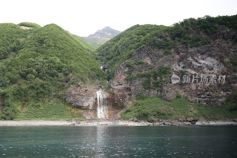 日本知子半岛的神若嘉瀑布