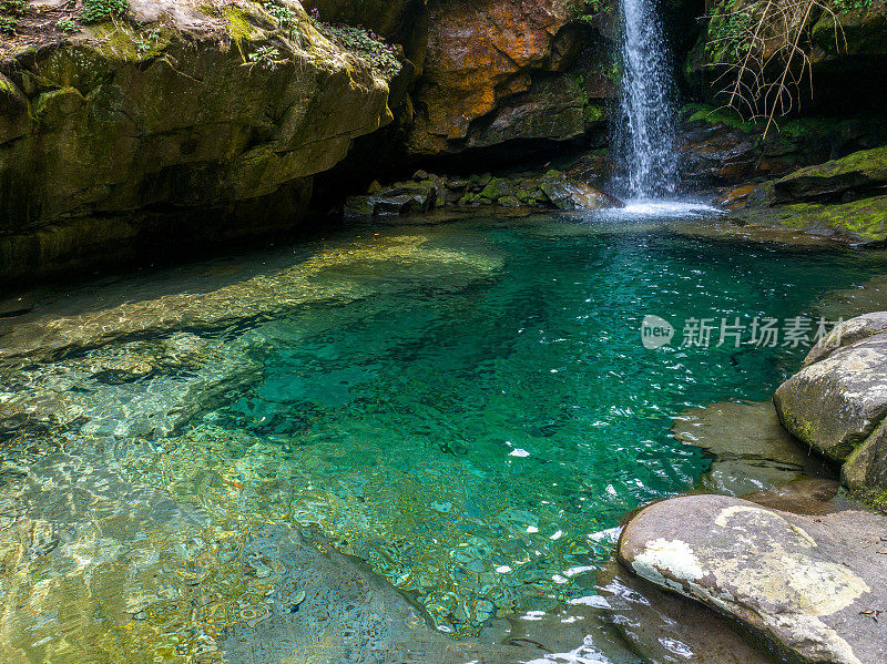 山涧清流，水质清澈，环境自然