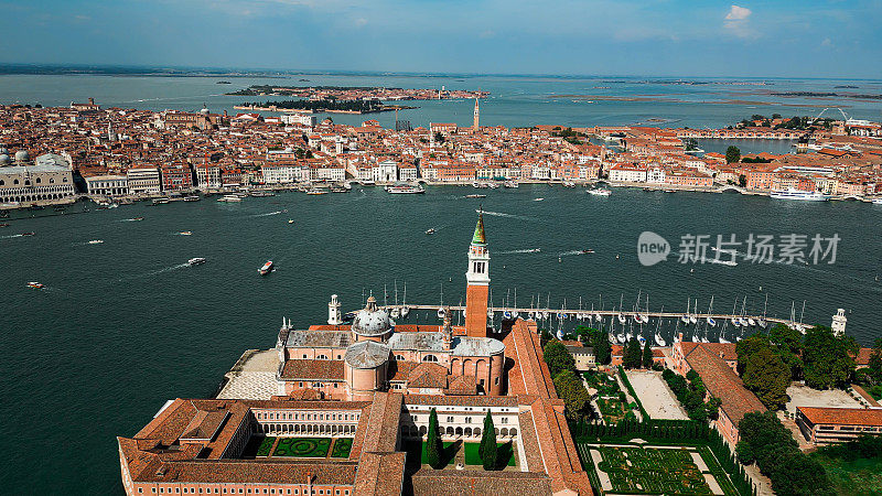 威尼斯圣乔治马焦雷岛，意大利威尼斯鸟瞰图，无人机拍摄的威尼斯建筑和运河，里亚托桥鸟瞰图