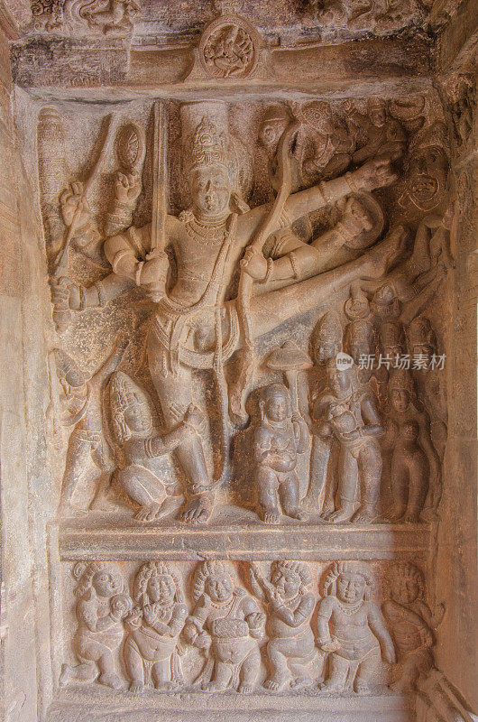 毗湿奴阿凡达，巴达米洞穴寺庙，巴达米，卡纳塔克邦，印度。