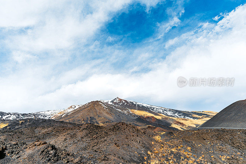 位于意大利卡塔尼亚西西里岛东海岸的埃特纳火山