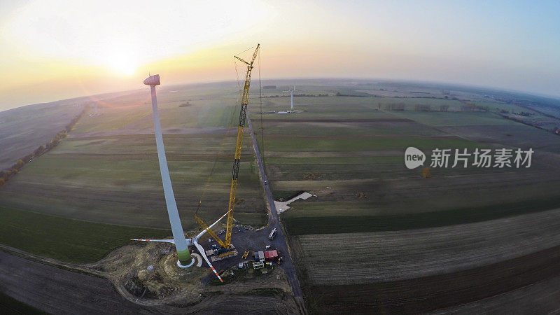 风力涡轮机建筑工地上的大型起重机