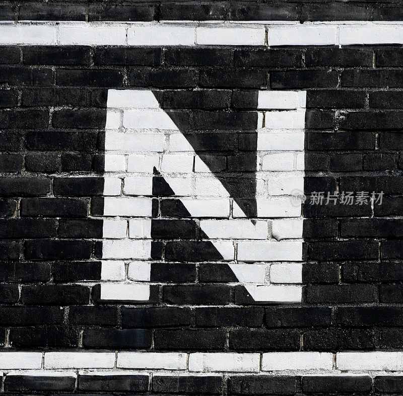 字母“N”