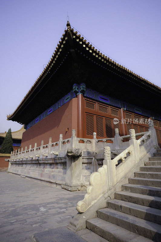 通往中国北京紫禁城一座寺庙的楼梯