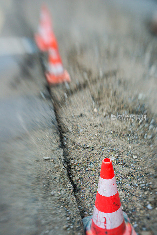 瑞士道路建筑工地上的交通锥