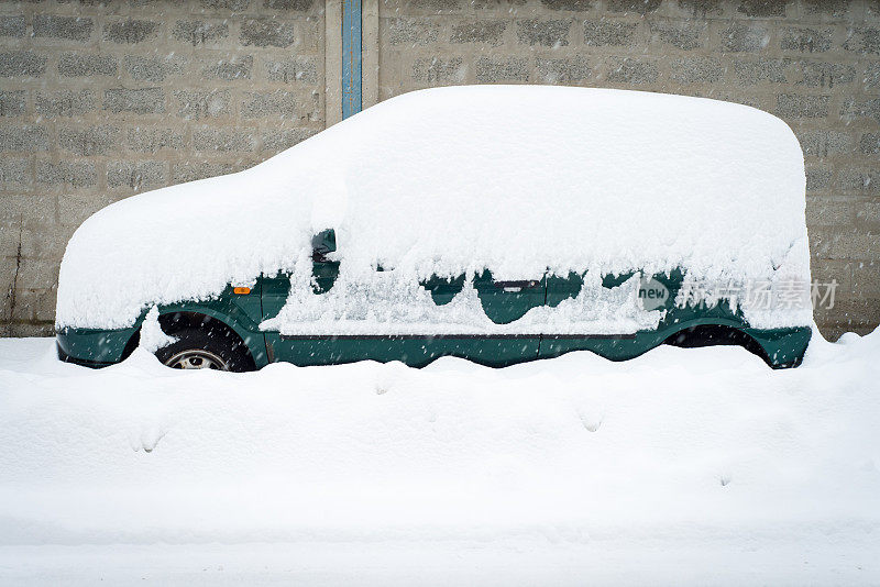 汽车在冬天