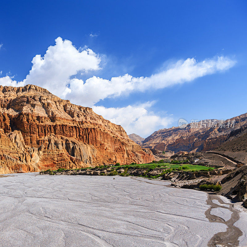 攀爬峡谷，尼泊尔喜玛拉雅山